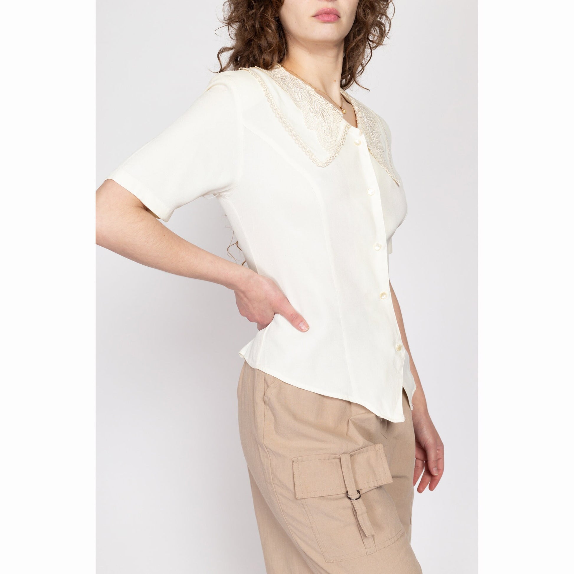 Medium 80s Ivory Lace Chelsea Collar Blouse | Boho Vintage Short Sleeve Button Up Secretary Top
