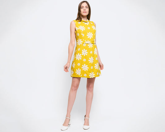 Medium 60s Yellow Daisy Floral Mini Shift Dress | Vintage Boho Sleeveless Flower Power Dress