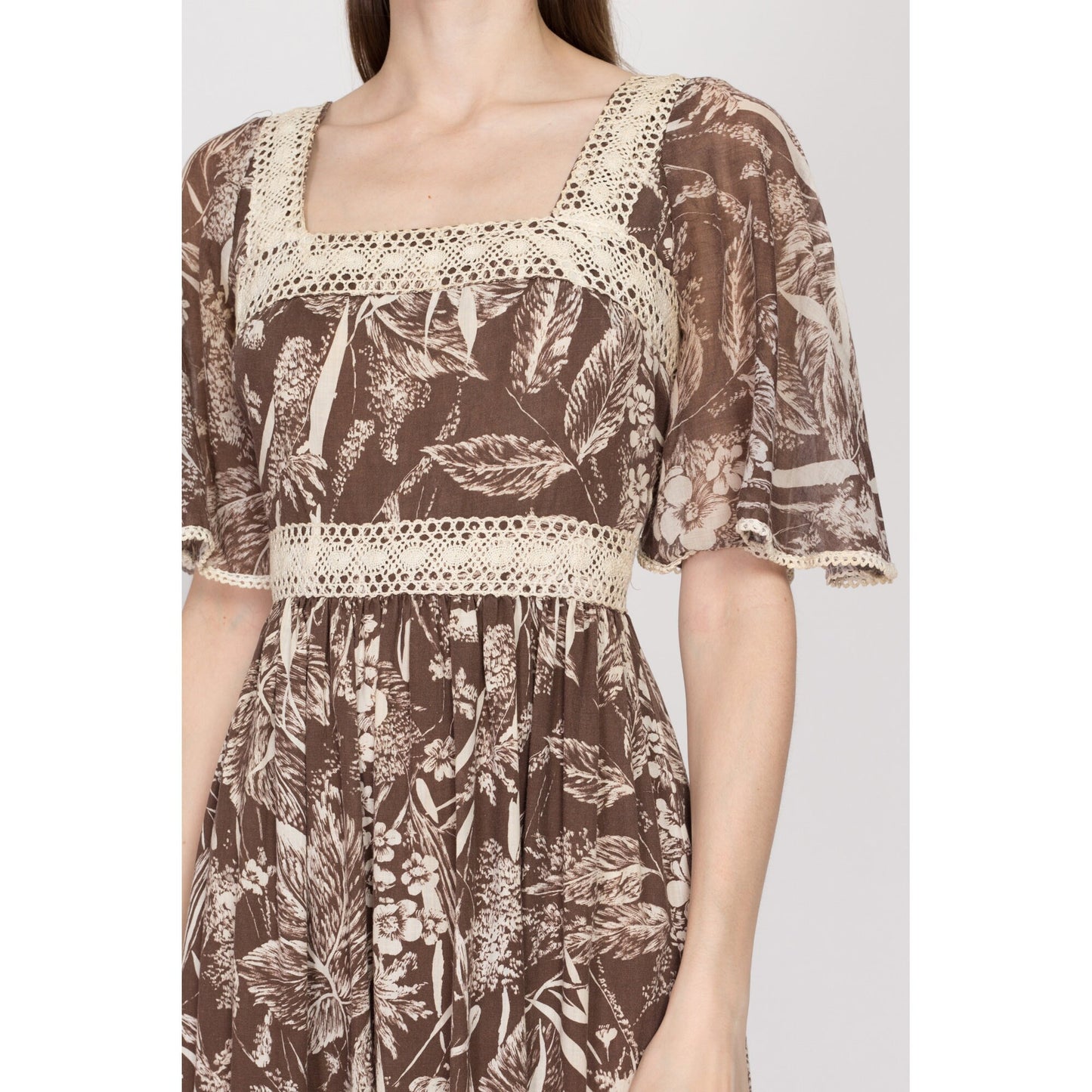Small 60s 70s Boho Brown Floral Flutter Sleeve Maxi Dress | Vintage A-Line Crochet Trim Hippie Summer Sundress