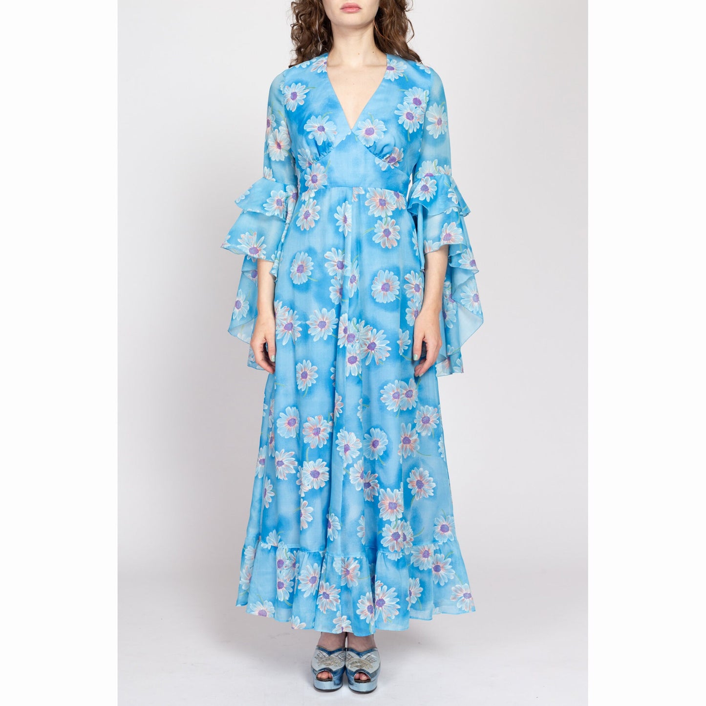 Medium 70s Boho Blue Daisy Floral Angel Sleeve Maxi Dress | Vintage Bohemian A Line Empire Waist Prairie Hippie Gown