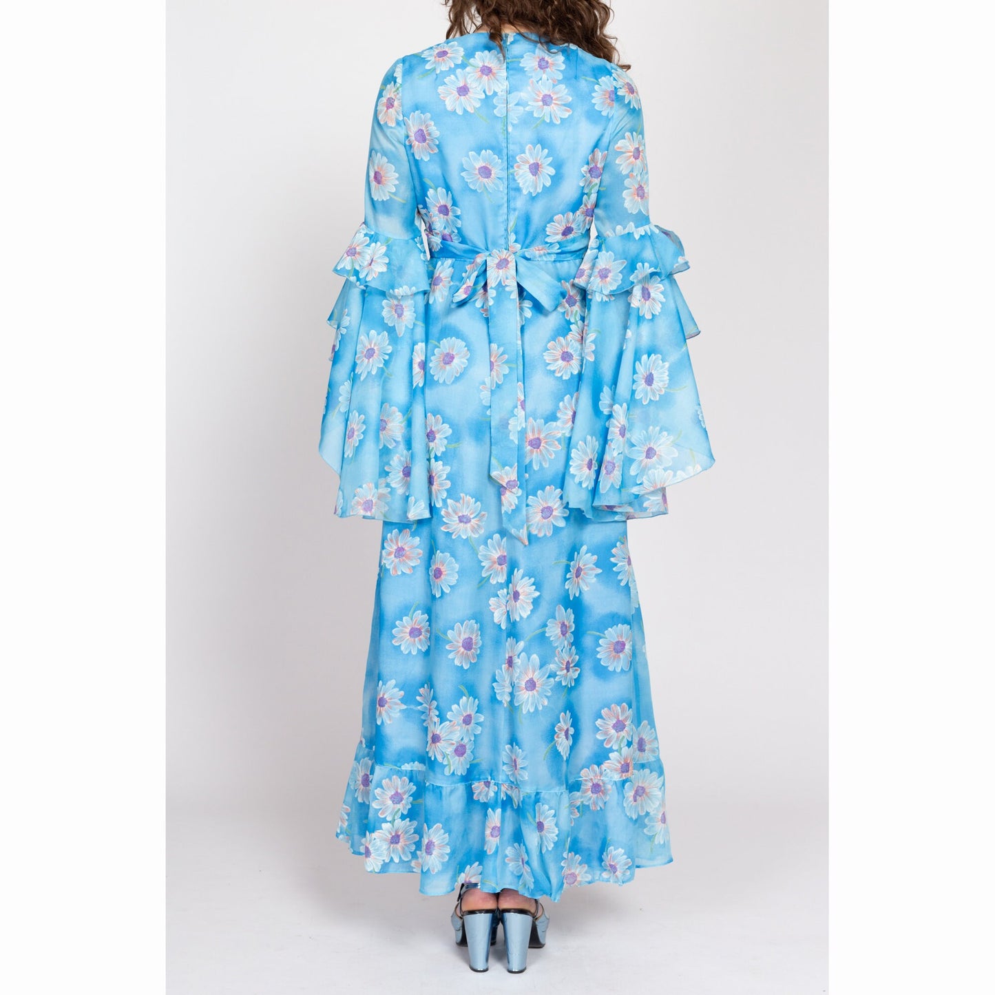 Medium 70s Boho Blue Daisy Floral Angel Sleeve Maxi Dress | Vintage Bohemian A Line Empire Waist Prairie Hippie Gown