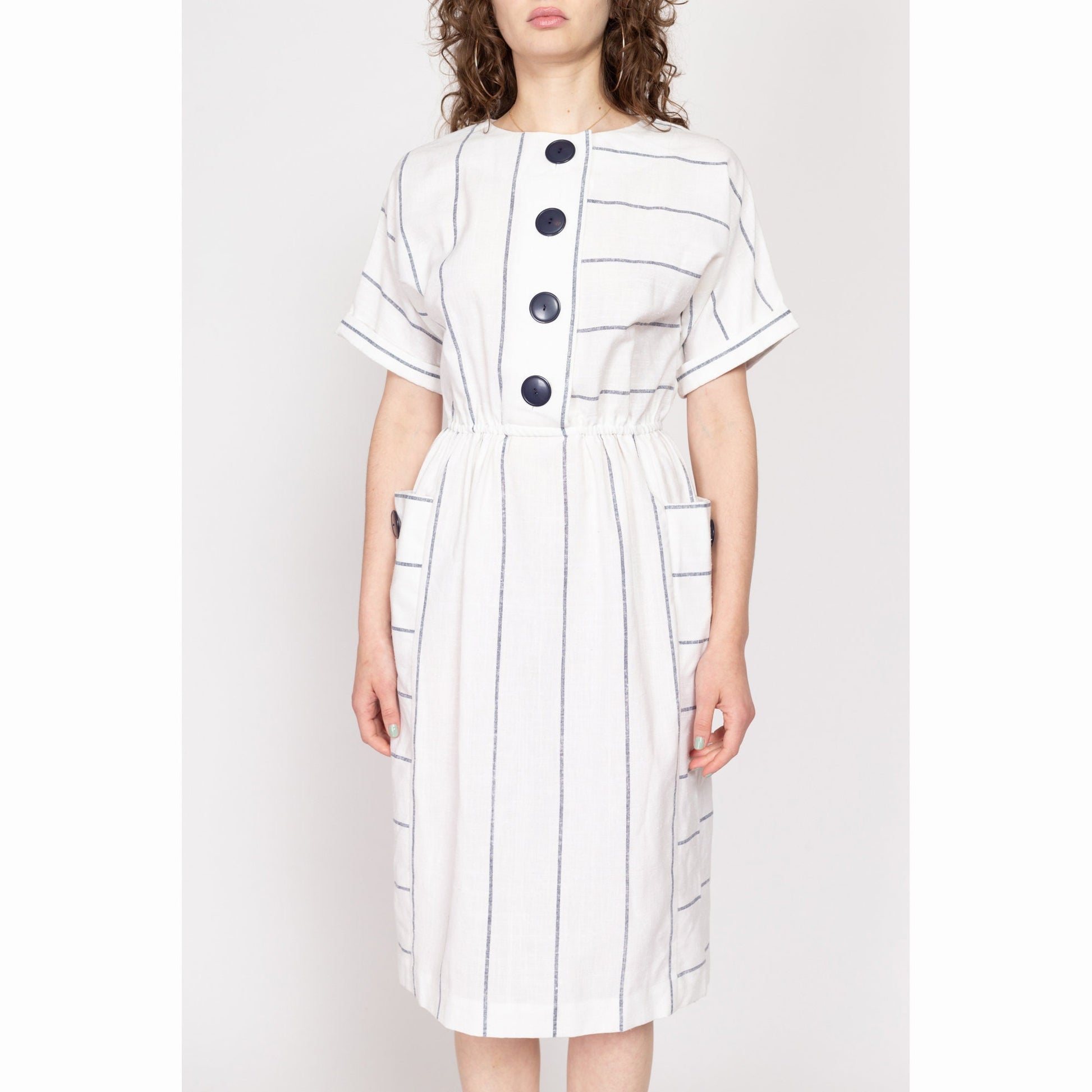 Medium 80s White & Navy Blue Pinstriped Shirtdress | Vintage Short Sleeve Pocket Midi Dress