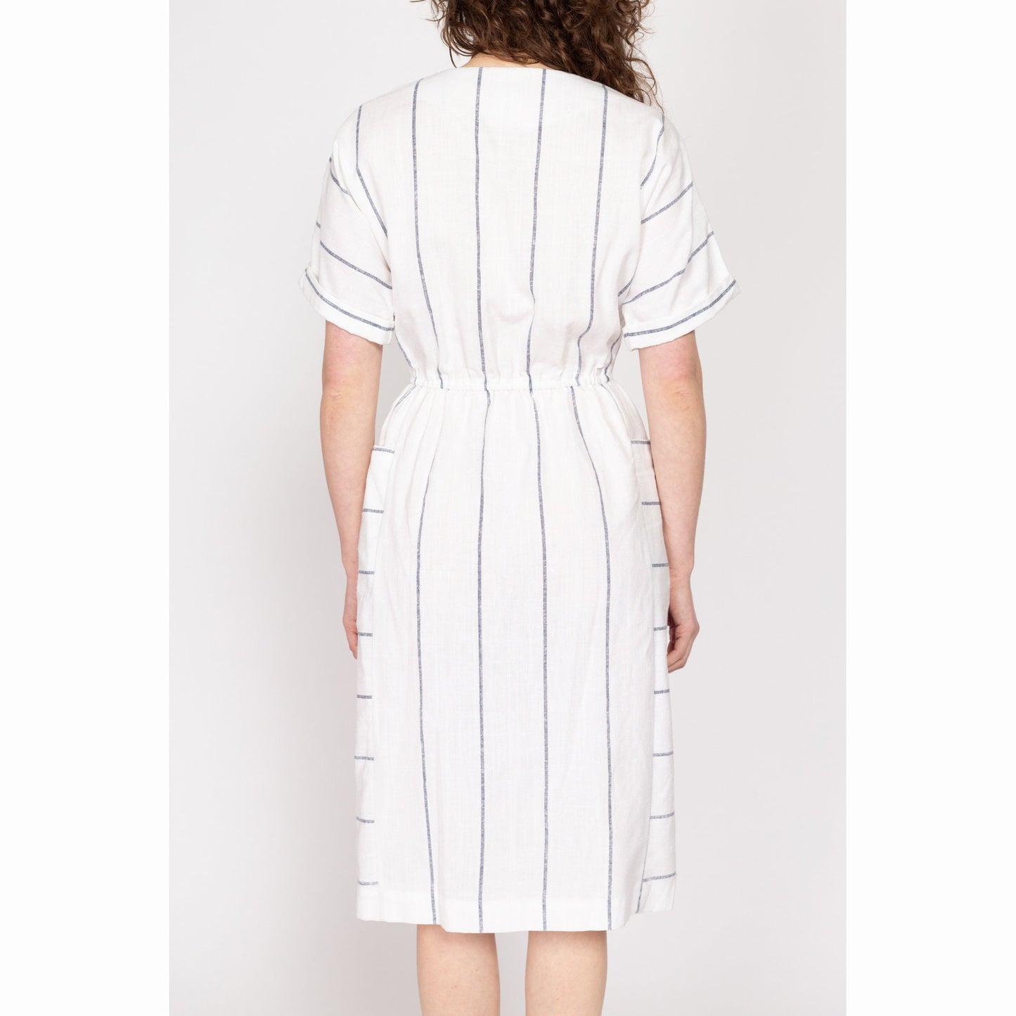 Medium 80s White & Navy Blue Pinstriped Shirtdress | Vintage Short Sleeve Pocket Midi Dress