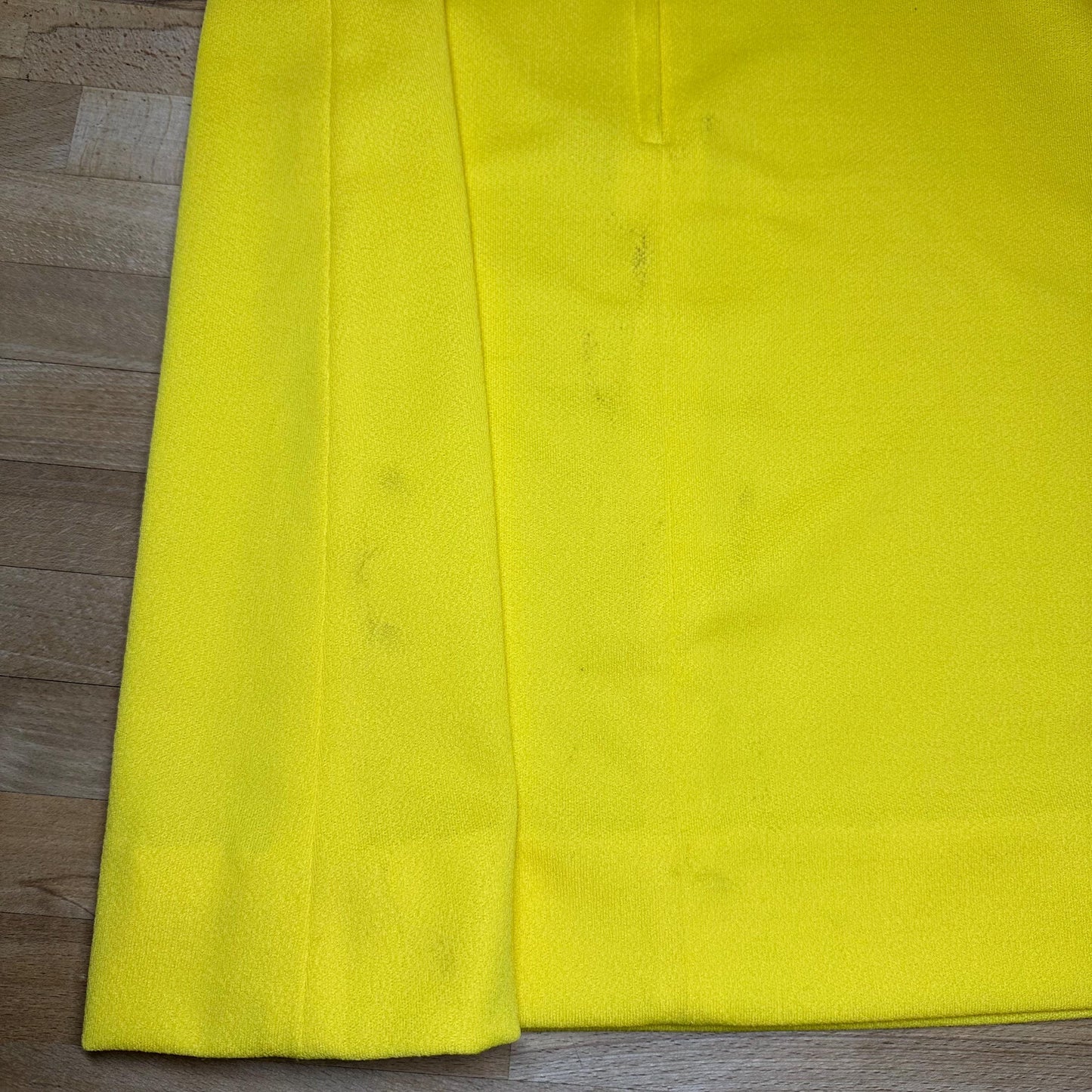 Med-Lrg 70s Mod Bright Yellow Mini Dress | Vintage Long Sleeve Pointed Collar A Line Dress