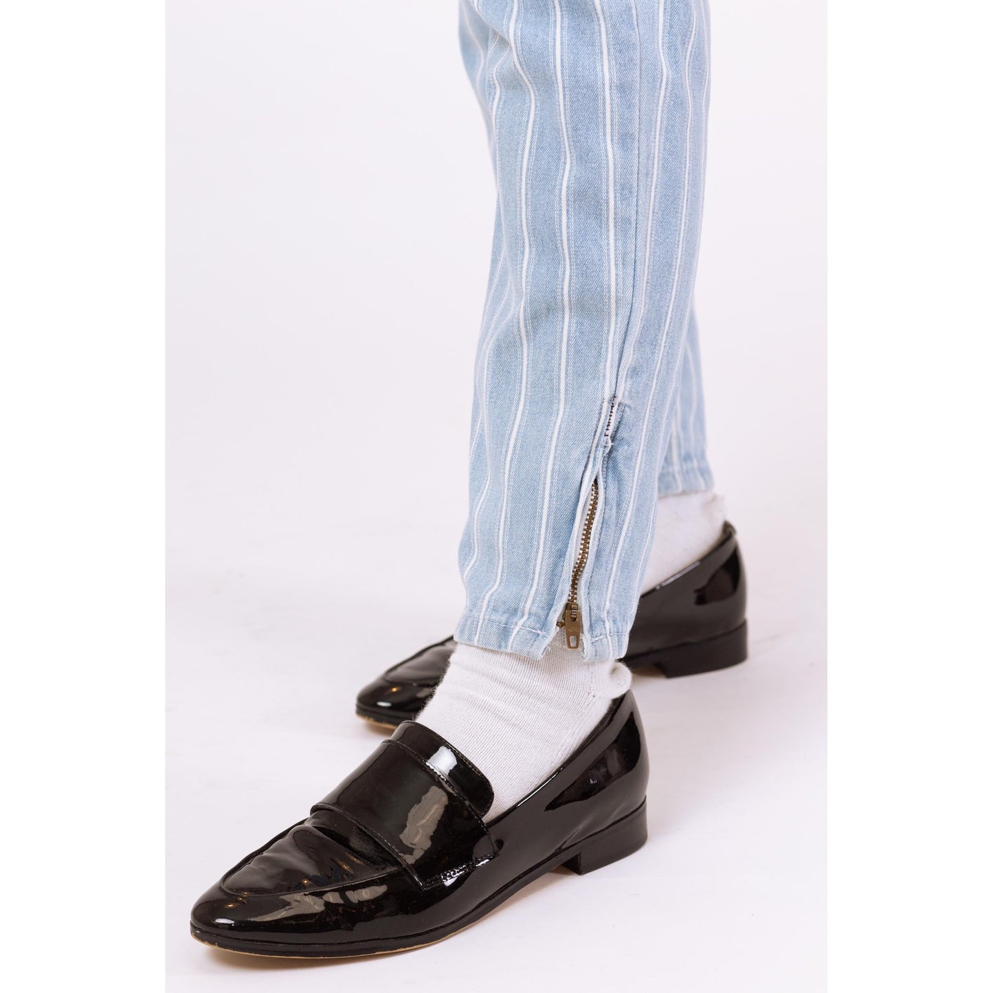 Vintage 80s Pinstriped High Waisted Jeans - Extra Small, 25" Waist | Light Blue Striped Denim Tapered Leg Casual Mom Jeans