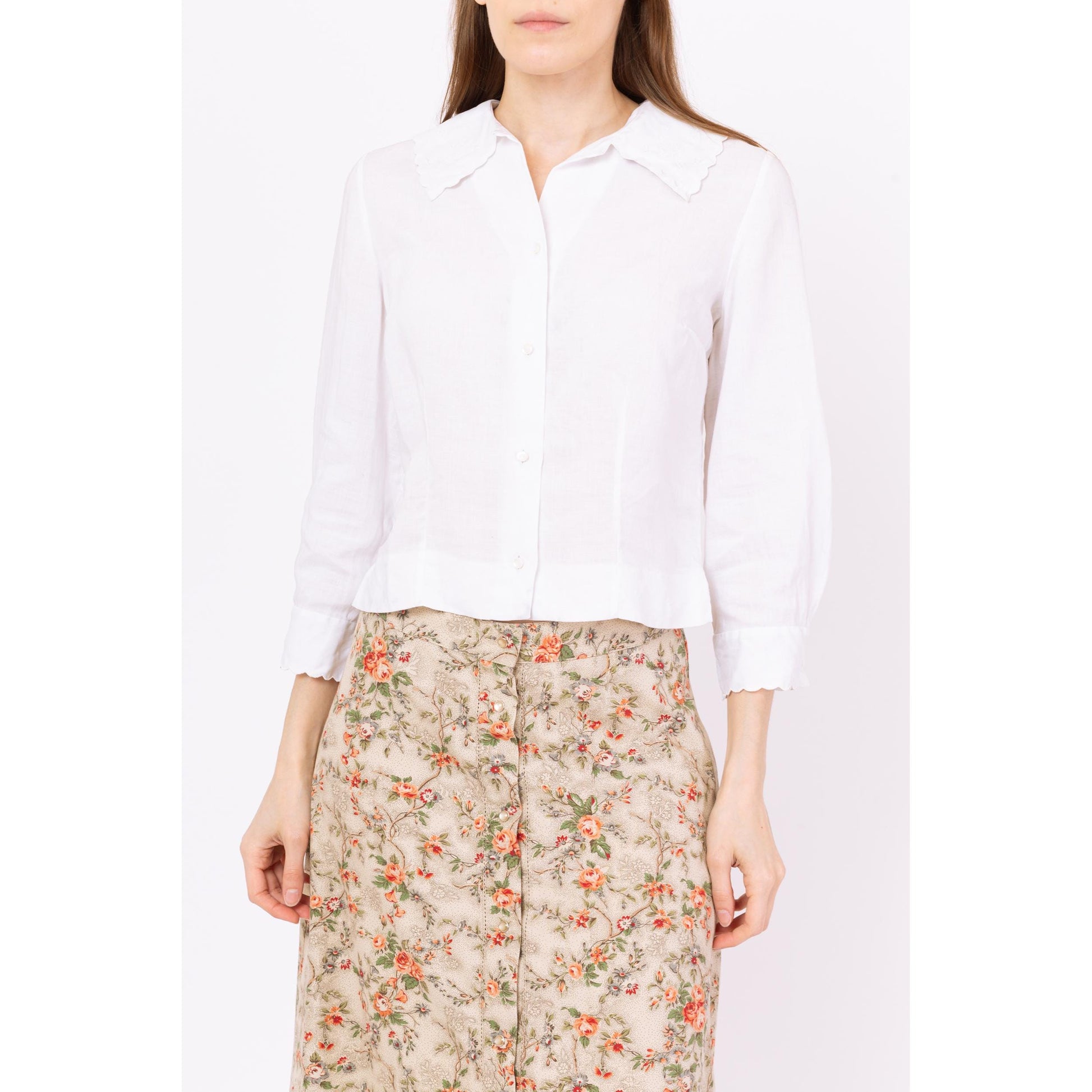 Vintage 60s White Irish Linen Scalloped Trim Blouse - Small | Boho Floral Embroidered 3/4 Sleeve Cropped Collared Button Up Top