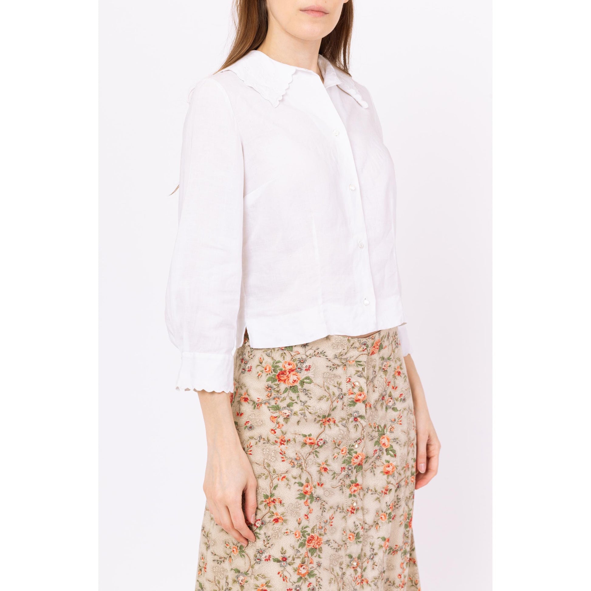 Vintage 60s White Irish Linen Scalloped Trim Blouse - Small | Boho Floral Embroidered 3/4 Sleeve Cropped Collared Button Up Top