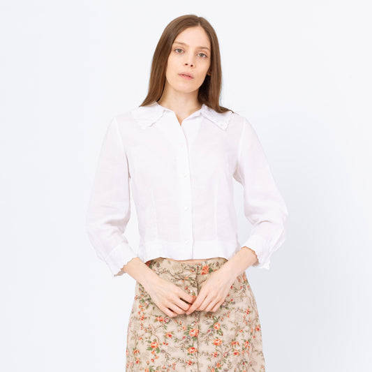 Vintage 60s White Irish Linen Scalloped Trim Blouse - Small | Boho Floral Embroidered 3/4 Sleeve Cropped Collared Button Up Top