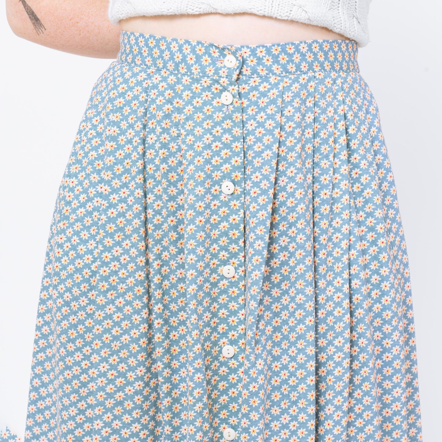 Vintage 90s Blue Daisy Floral Print Maxi Skirt - Large, 31"-32" Waist | High Waisted Pleated Boho Long Pocket Skirt