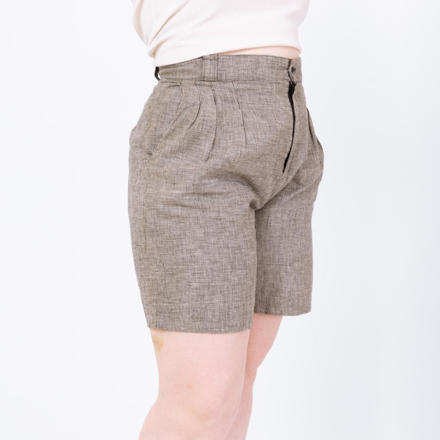 Vintage 80s Black & White Houndstooth Trouser Shorts - Large, 31" Waist | Linen Cotton High Waisted Pleated Long Shorts
