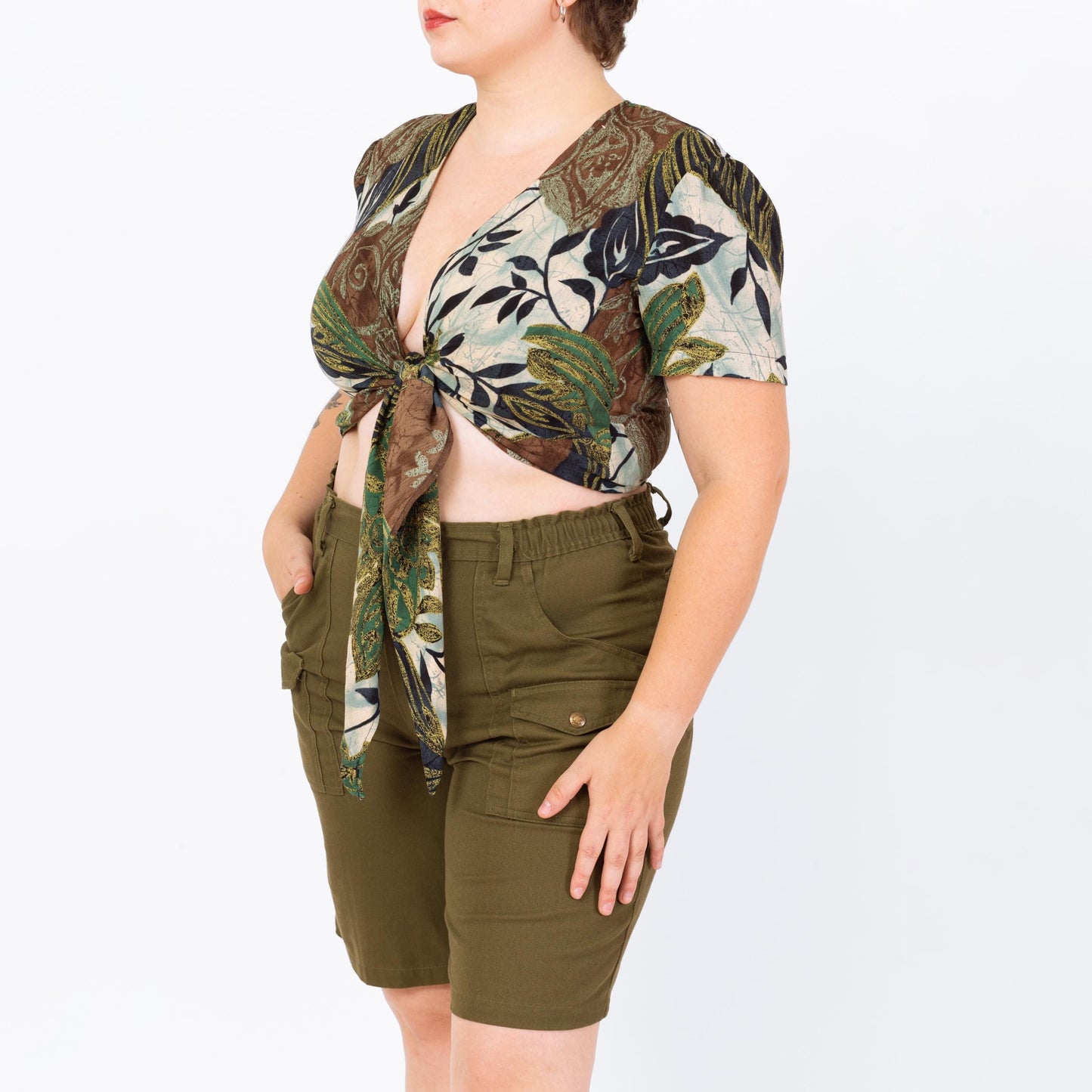 Vintage 90s Green Tropical Floral Tie Front Crop Top - Extra Large | Boho Short Sleeve Cropped Blouse, Deep V Neck Shirt