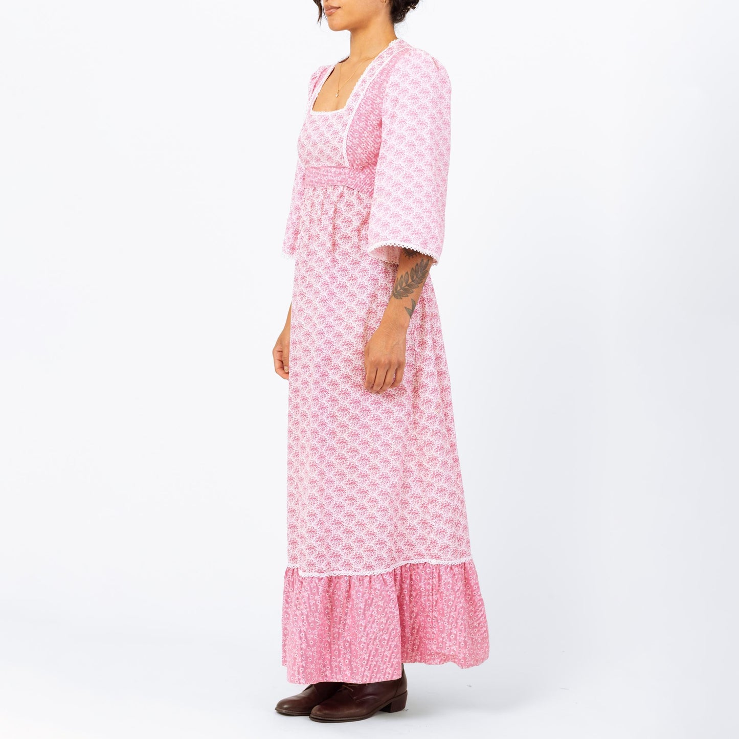 Vintage 70s Pink Floral Bell Sleeve Prairie Dress - Small | Boho Cottagecore Calico 3/4 Sleeve Lace Trim Maxi Sundress