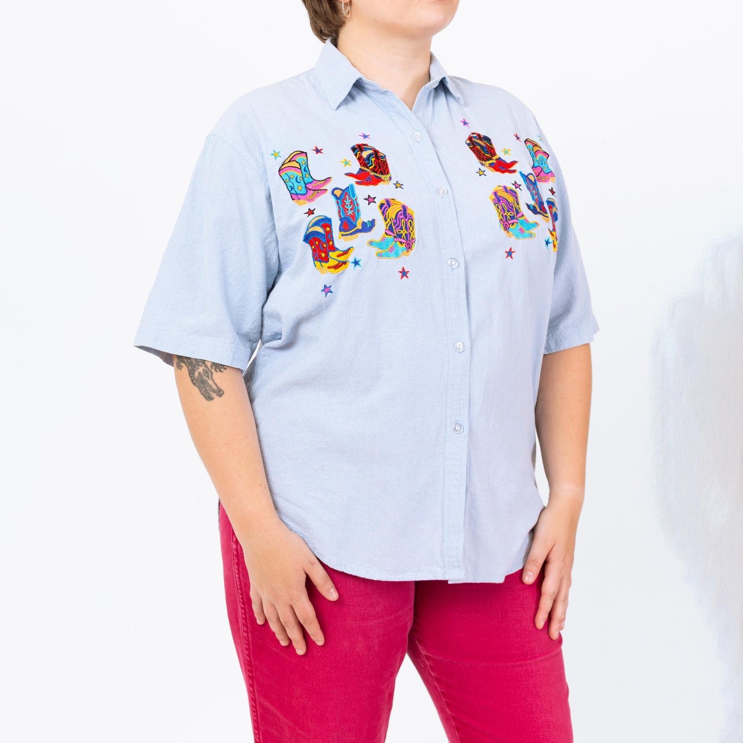 Vintage 90s Cowboy Boot Chambray Shirt - Large | Western Novelty Applique Button Up Short Sleeve Denim Top