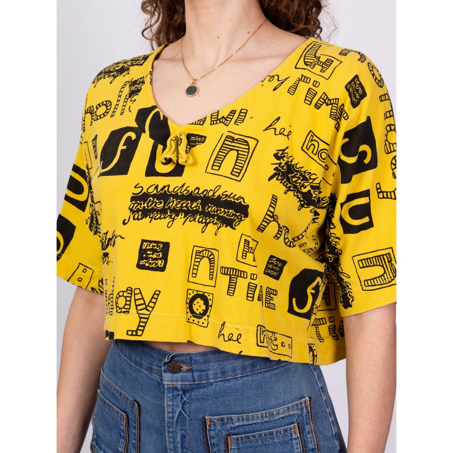 80s Sand & Sun Holiday Fun Time Graphic Cropped Tee - Small