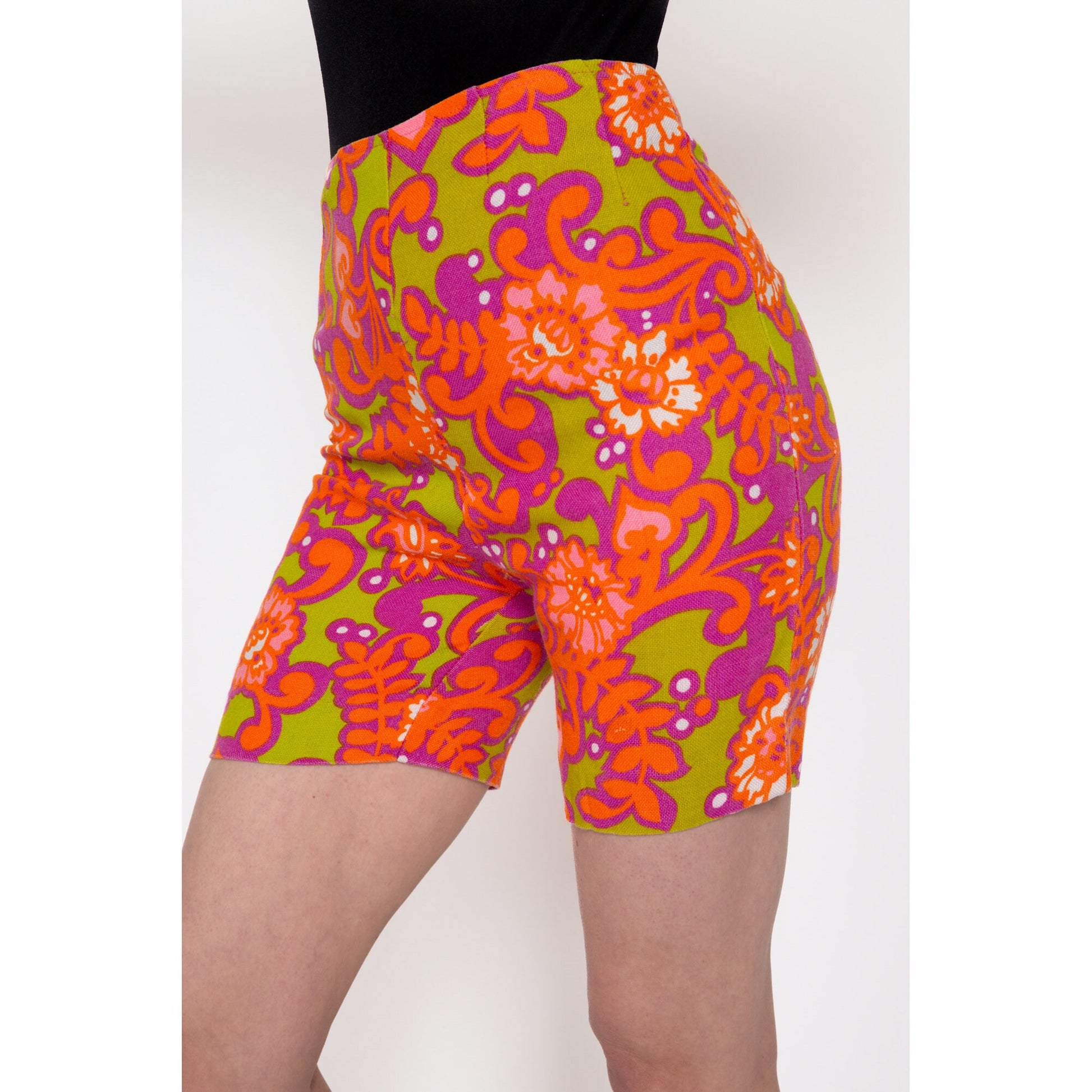 XXS 60s Psychedelic Flower Power Shorts 23.5" | Vintage High Waisted Floral Long Shorts