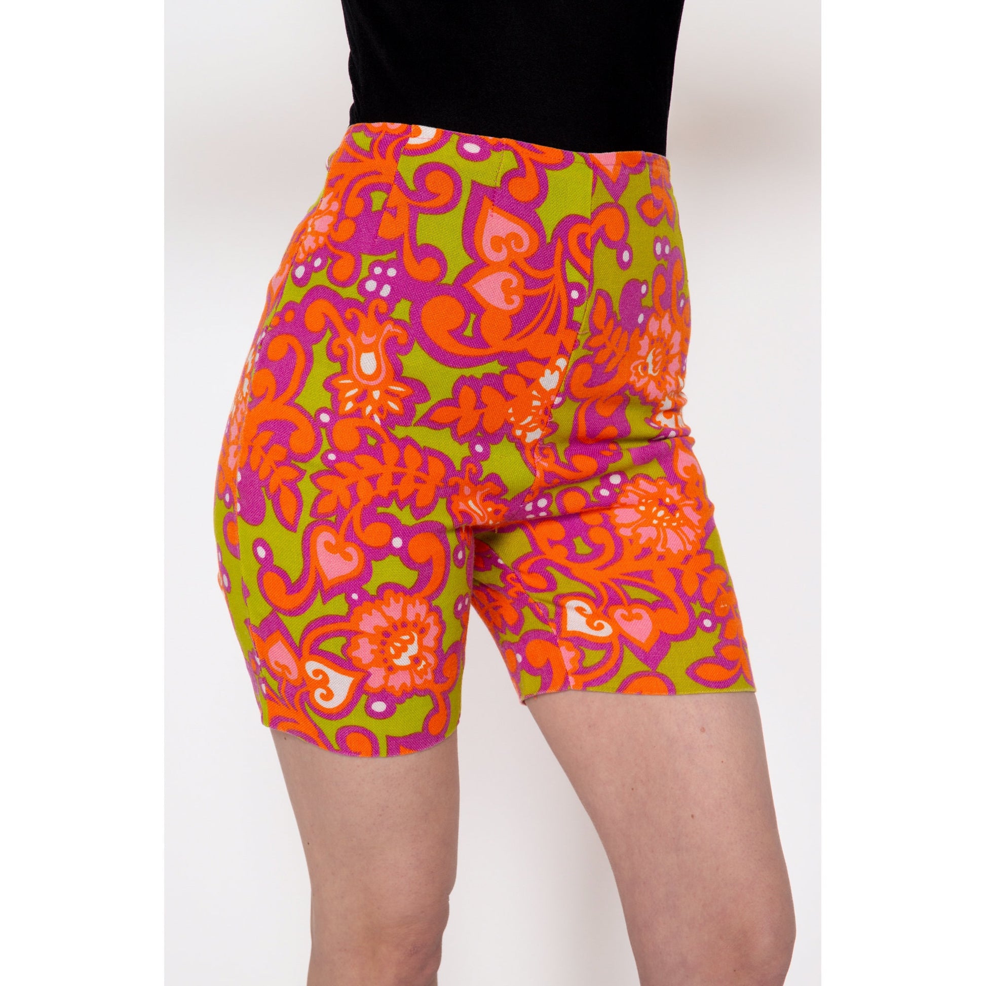 XXS 60s Psychedelic Flower Power Shorts 23.5" | Vintage High Waisted Floral Long Shorts