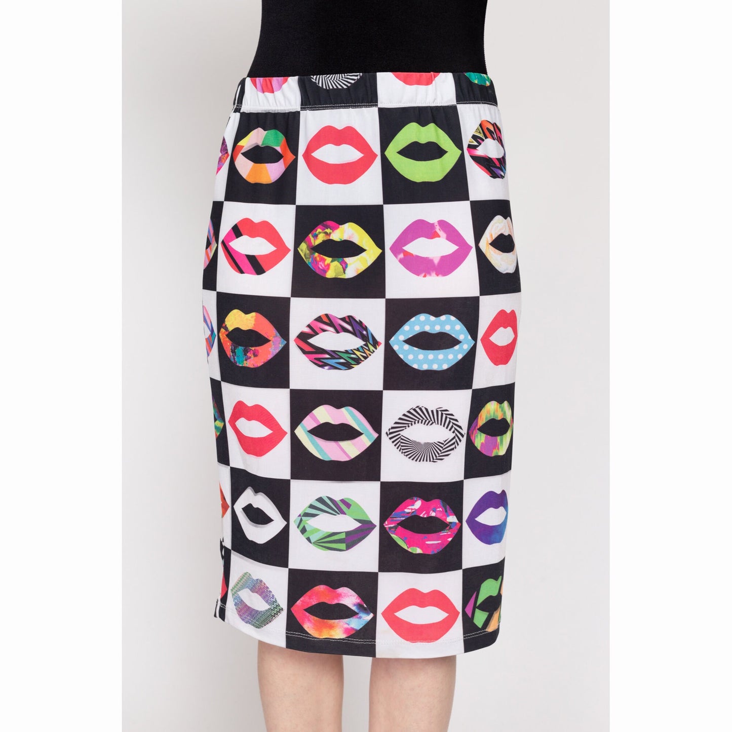 Large 90s Pop Art Lips Print Midi Skirt | Vintage Black & White Checkered High Waisted Stretchy Skirt