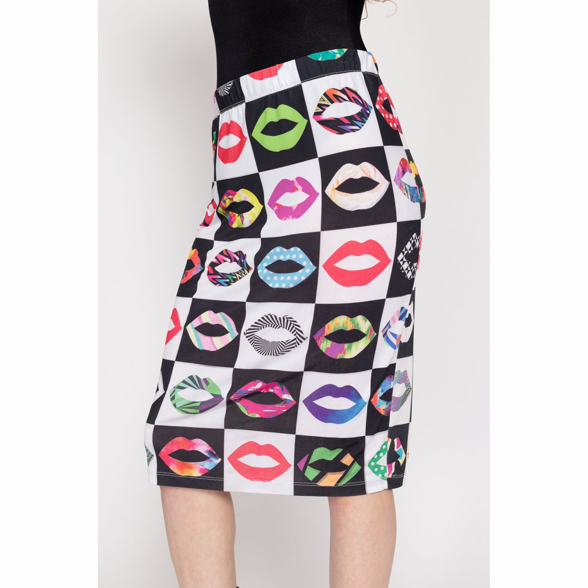 Large 90s Pop Art Lips Print Midi Skirt | Vintage Black & White Checkered High Waisted Stretchy Skirt