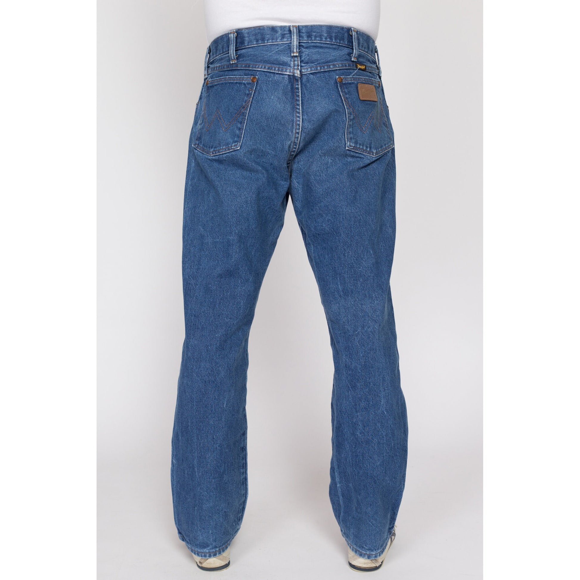 34x30 80s Wrangler Jeans | Vintage Medium Wash Denim Made In USA Straight Leg Jeans