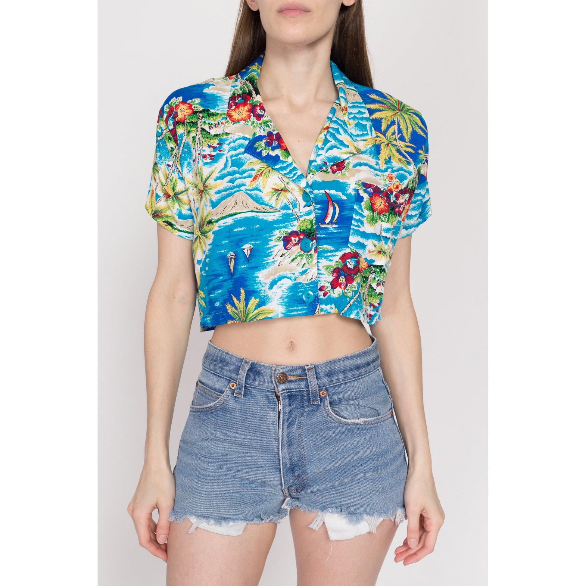 Medium 80s Hawaiian Aloha Print Crop Top | Vintage Boho Blue Tropical Palm Tree Floral Cropped Rayon Blouse