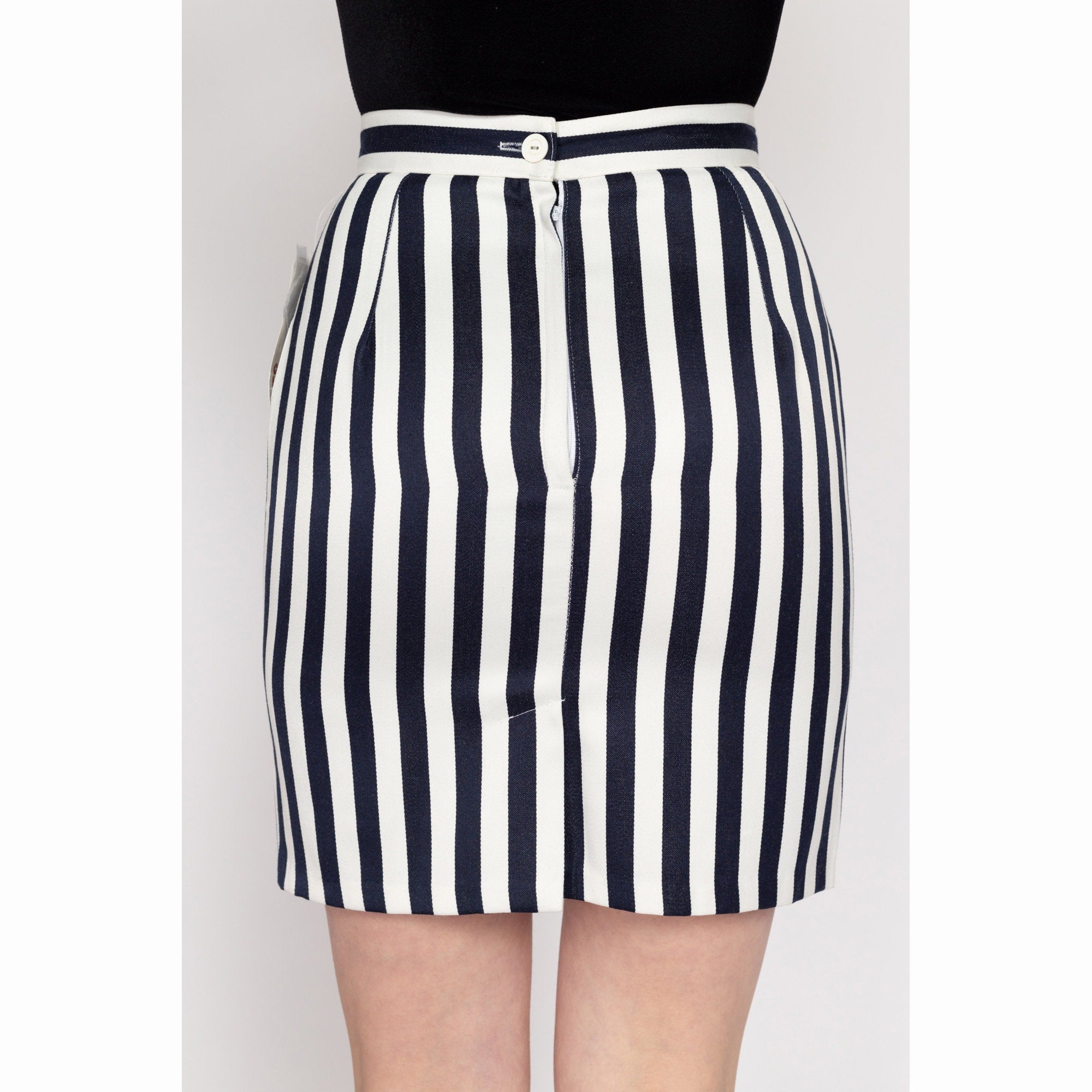 Black and white striped skirt 90s hot sale