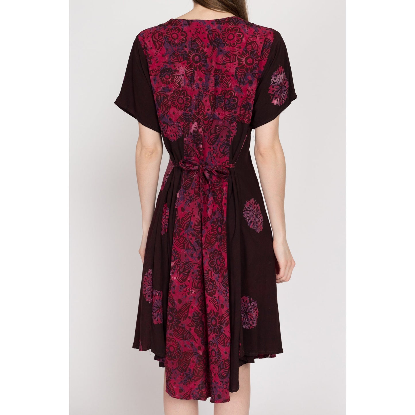 Medium 90s Boho Red & Brown Batik Print Midi Sundress | Vintage A Line Scoop Neck Short Sleeve Tie Back Dress