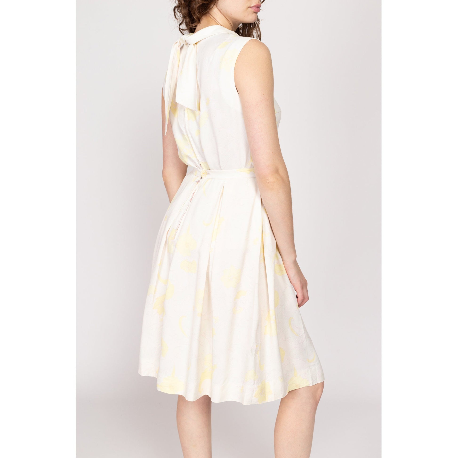 Small 60s Gay Gibson White & Yellow Floral Skirt Set | Vintage Sleeveless Blouse Midi Skirt Matching Outfit