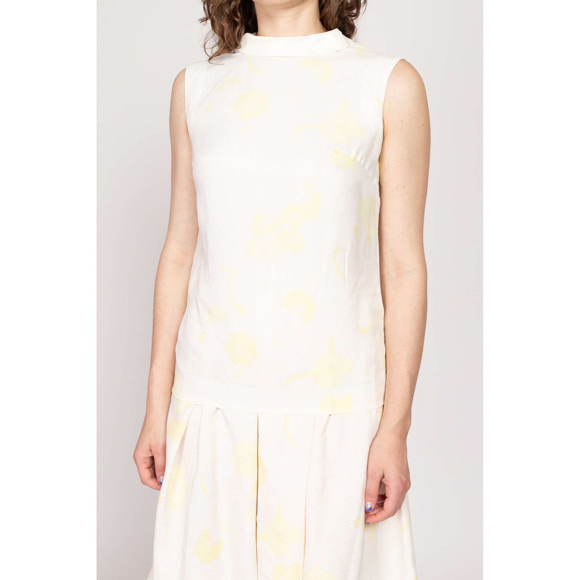 Small 60s Gay Gibson White & Yellow Floral Skirt Set | Vintage Sleeveless Blouse Midi Skirt Matching Outfit