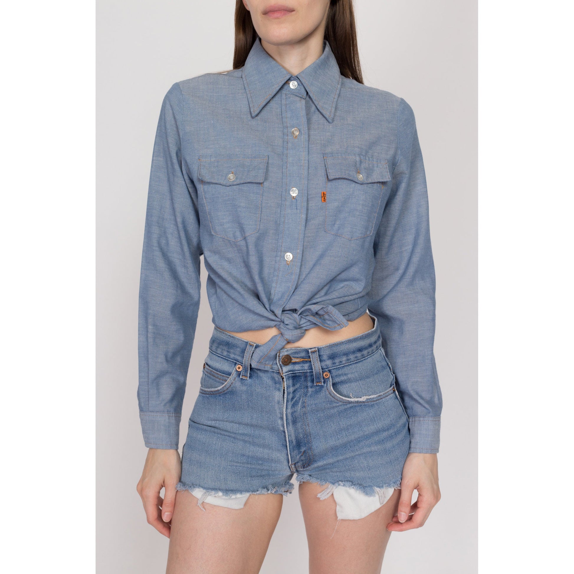 Med-Lrg 70s Levi's Chambray "Jan" Shirt | Vintage Blue Long Sleeve Button Up Collared Top