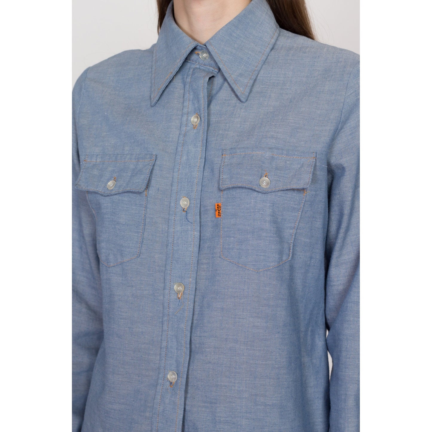 Med-Lrg 70s Levi's Chambray "Jan" Shirt | Vintage Blue Long Sleeve Button Up Collared Top