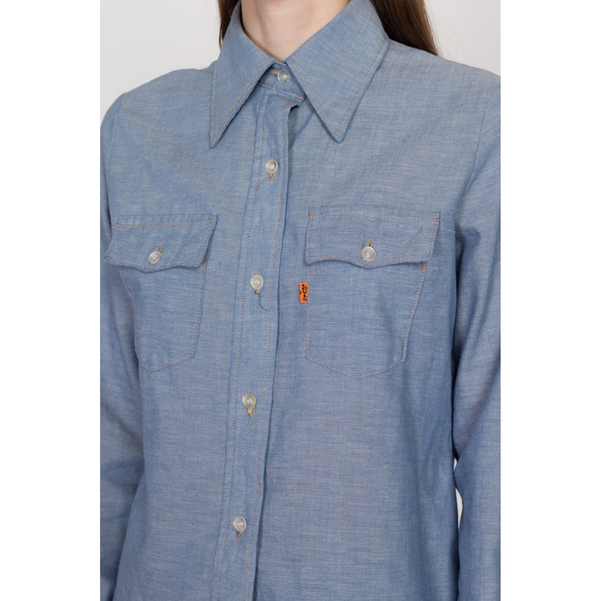 Med-Lrg 70s Levi's Chambray "Jan" Shirt | Vintage Blue Long Sleeve Button Up Collared Top
