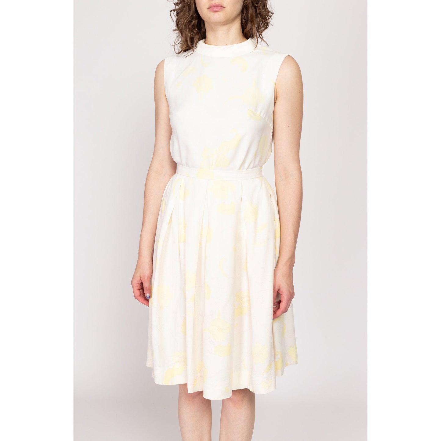 Small 60s Gay Gibson White & Yellow Floral Skirt Set | Vintage Sleeveless Blouse Midi Skirt Matching Outfit