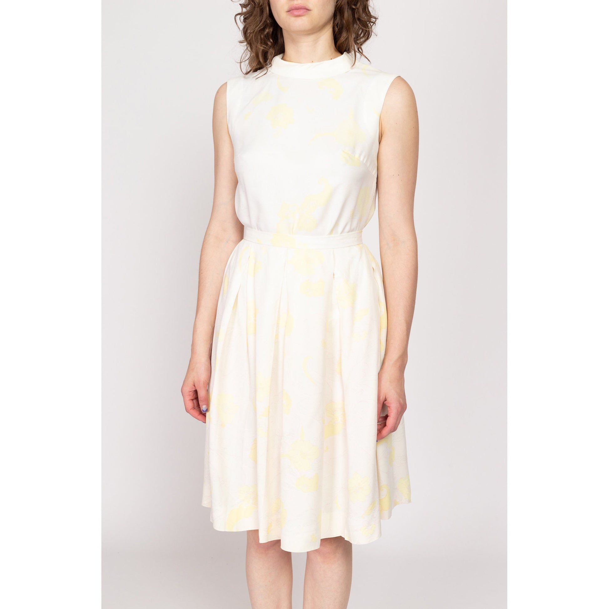 Small 60s Gay Gibson White & Yellow Floral Skirt Set | Vintage Sleeveless Blouse Midi Skirt Matching Outfit