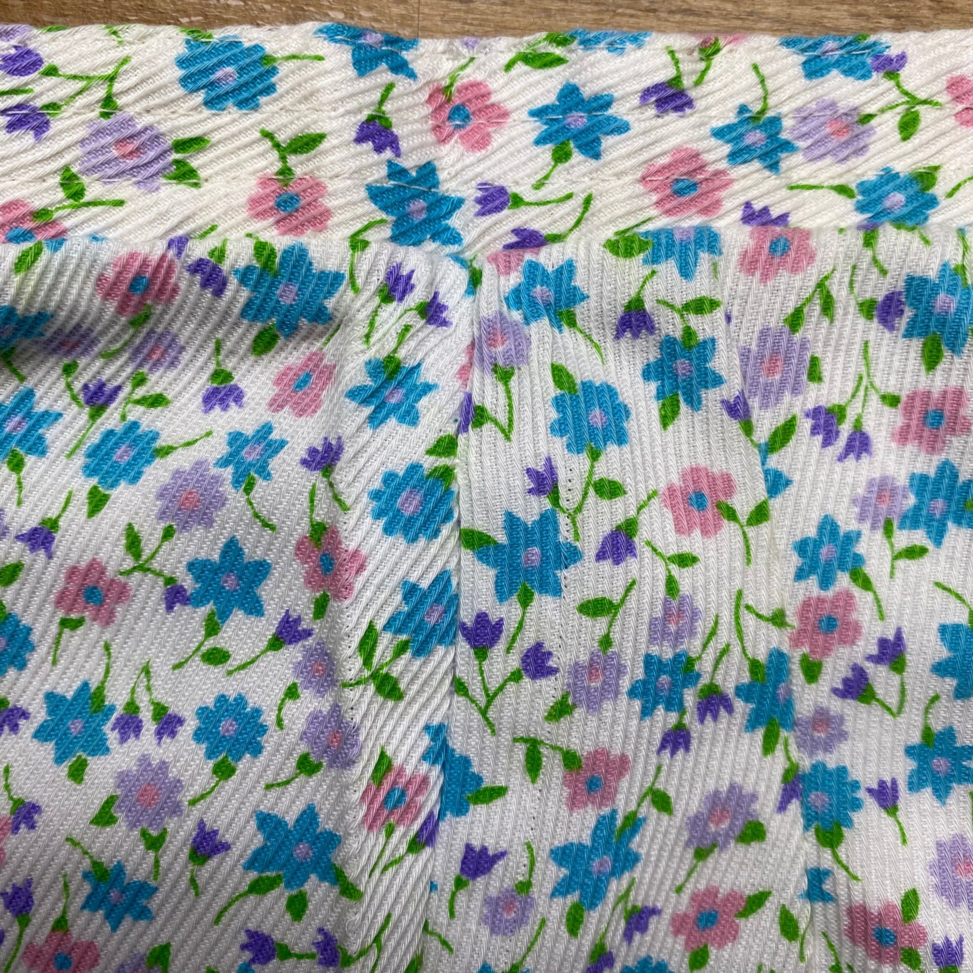 Small 60s Ditsy Floral Ribbed Mini Skirt | Vintage White Blue Pink High Waisted Boho Pencil Skirt