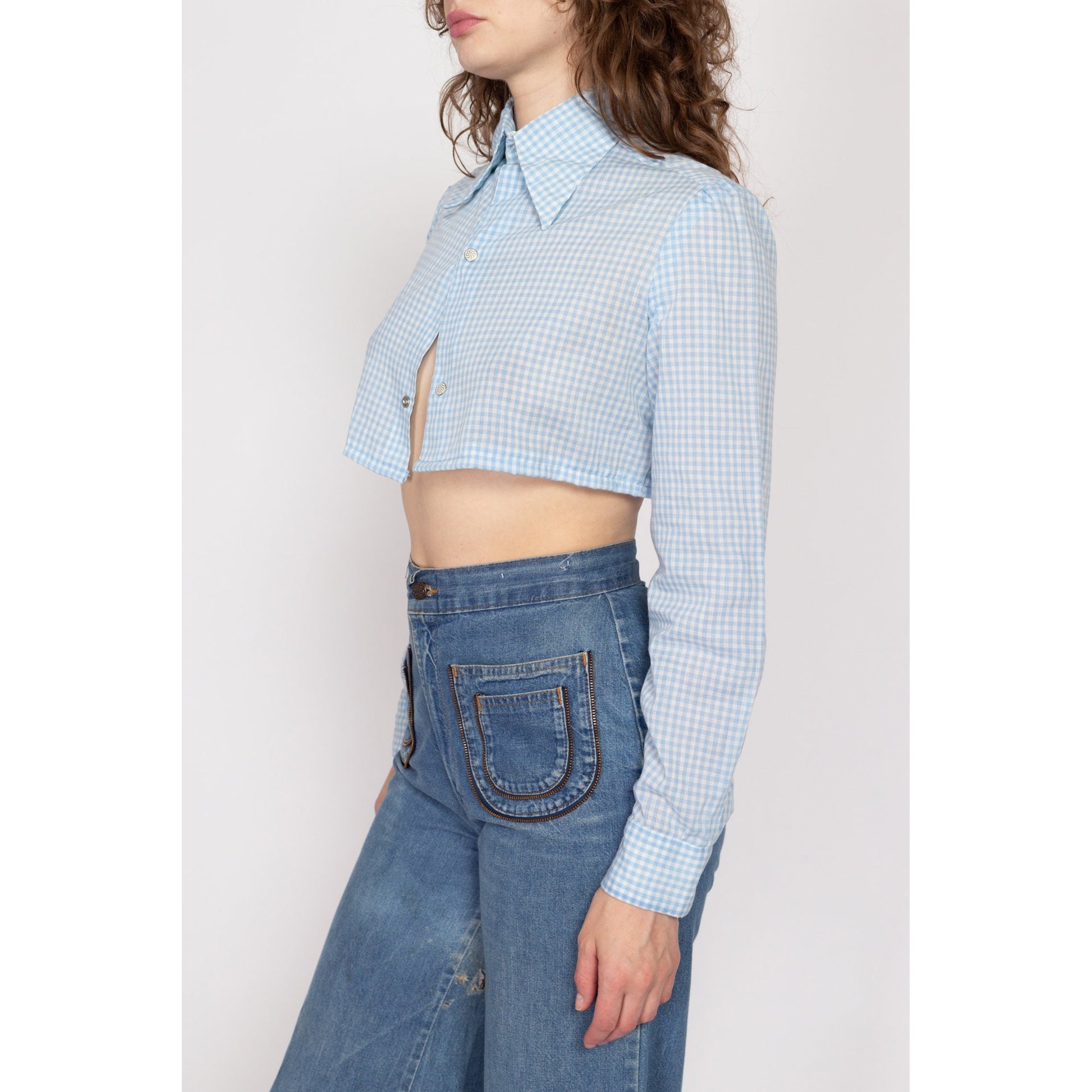 Medium 70s Blue Gingham Cropped Long Sleeve Shirt | Vintage Snap Front Collared Crop Top Blouse