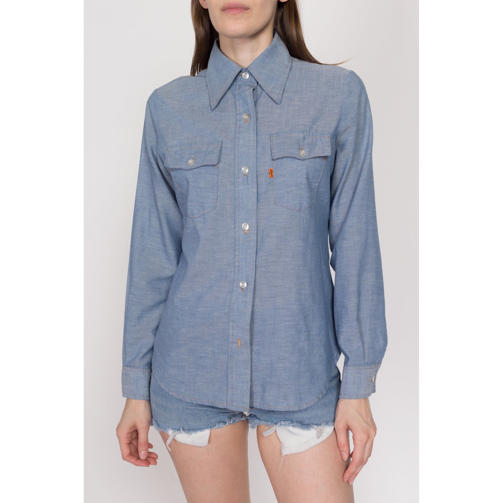 Med-Lrg 70s Levi's Chambray "Jan" Shirt | Vintage Blue Long Sleeve Button Up Collared Top