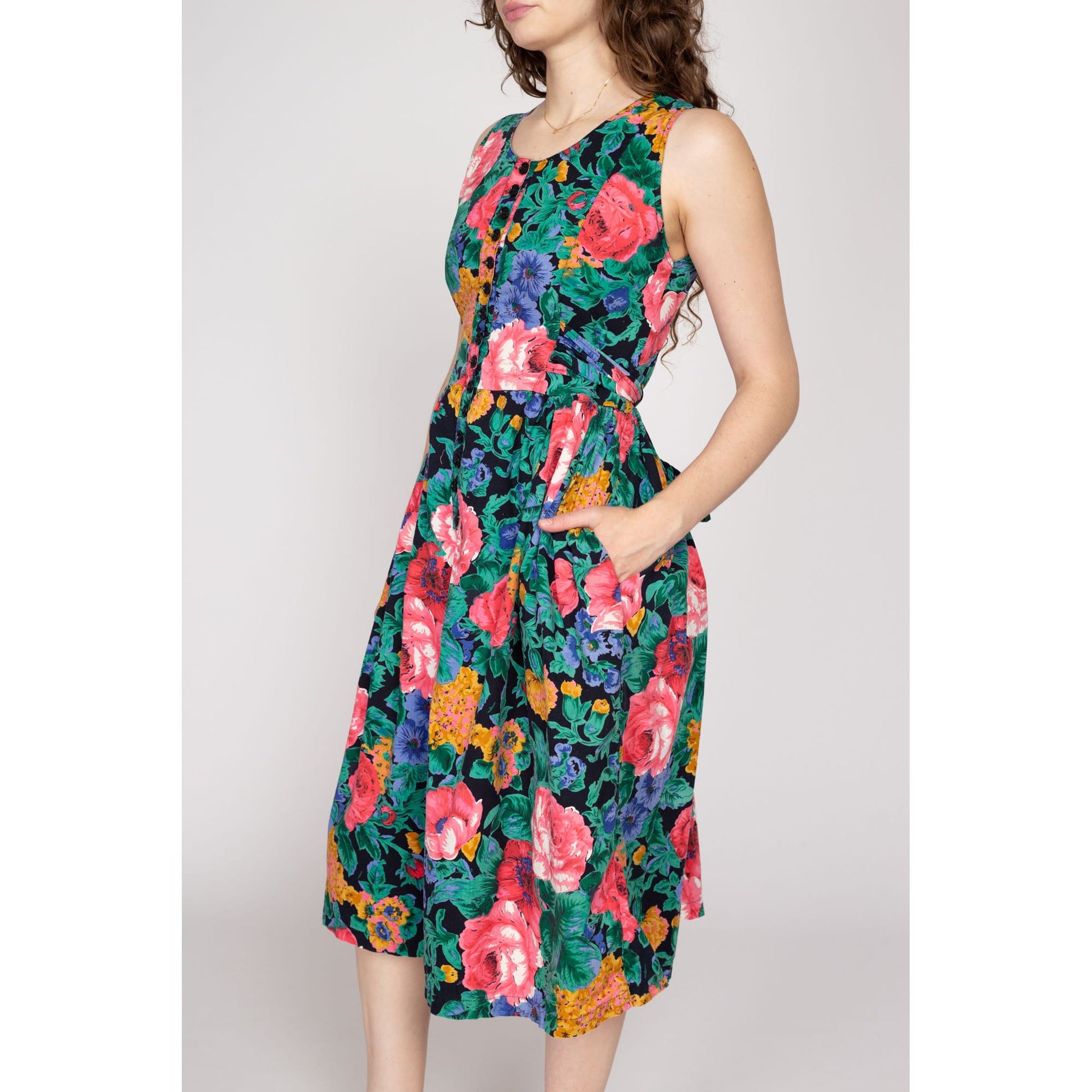 Sm-Med 80s Floral Fit & Flare Pinafore Sundress | Vintage Sleeveless Button Front Pocket Midi Dress
