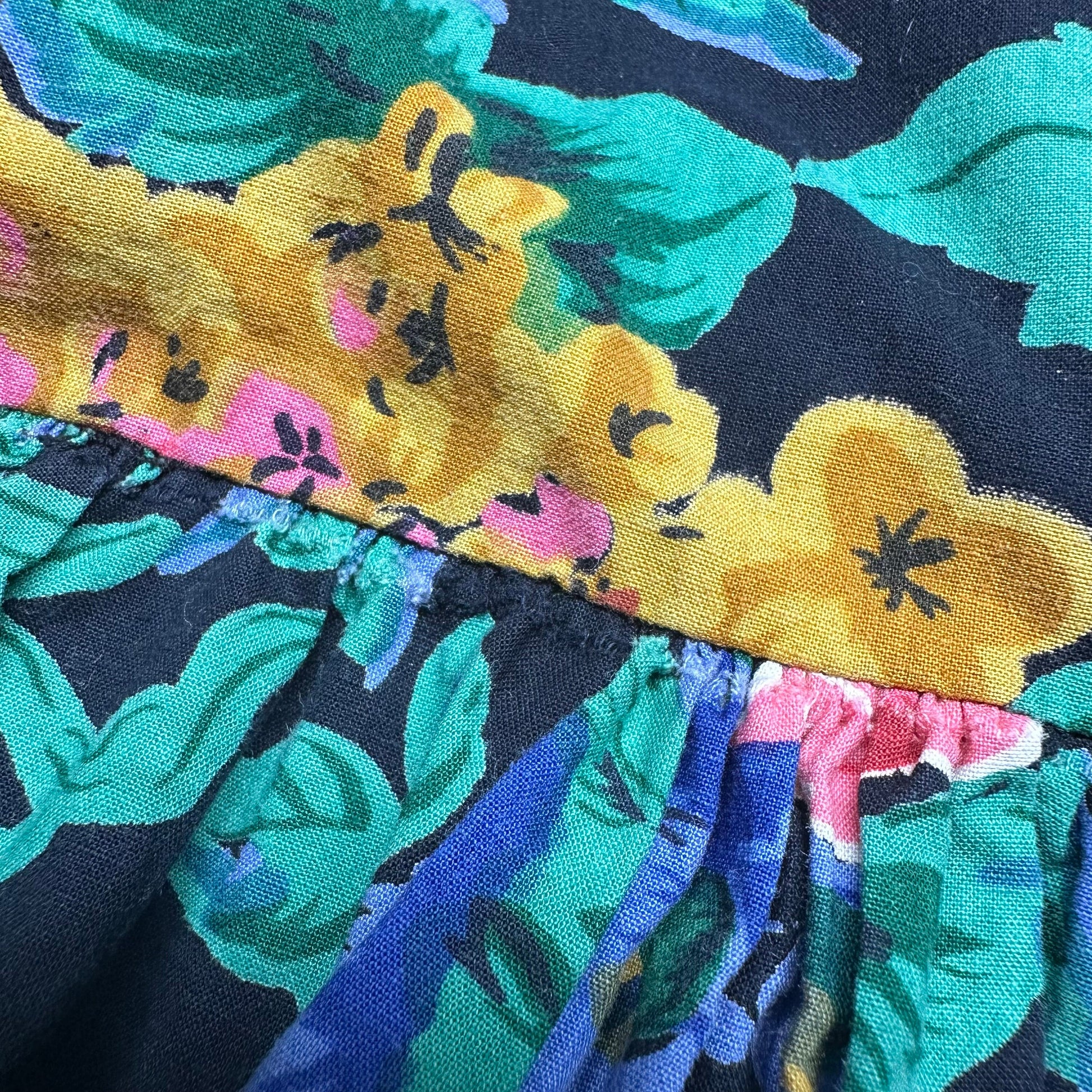 Sm-Med 80s Floral Fit & Flare Pinafore Sundress | Vintage Sleeveless Button Front Pocket Midi Dress
