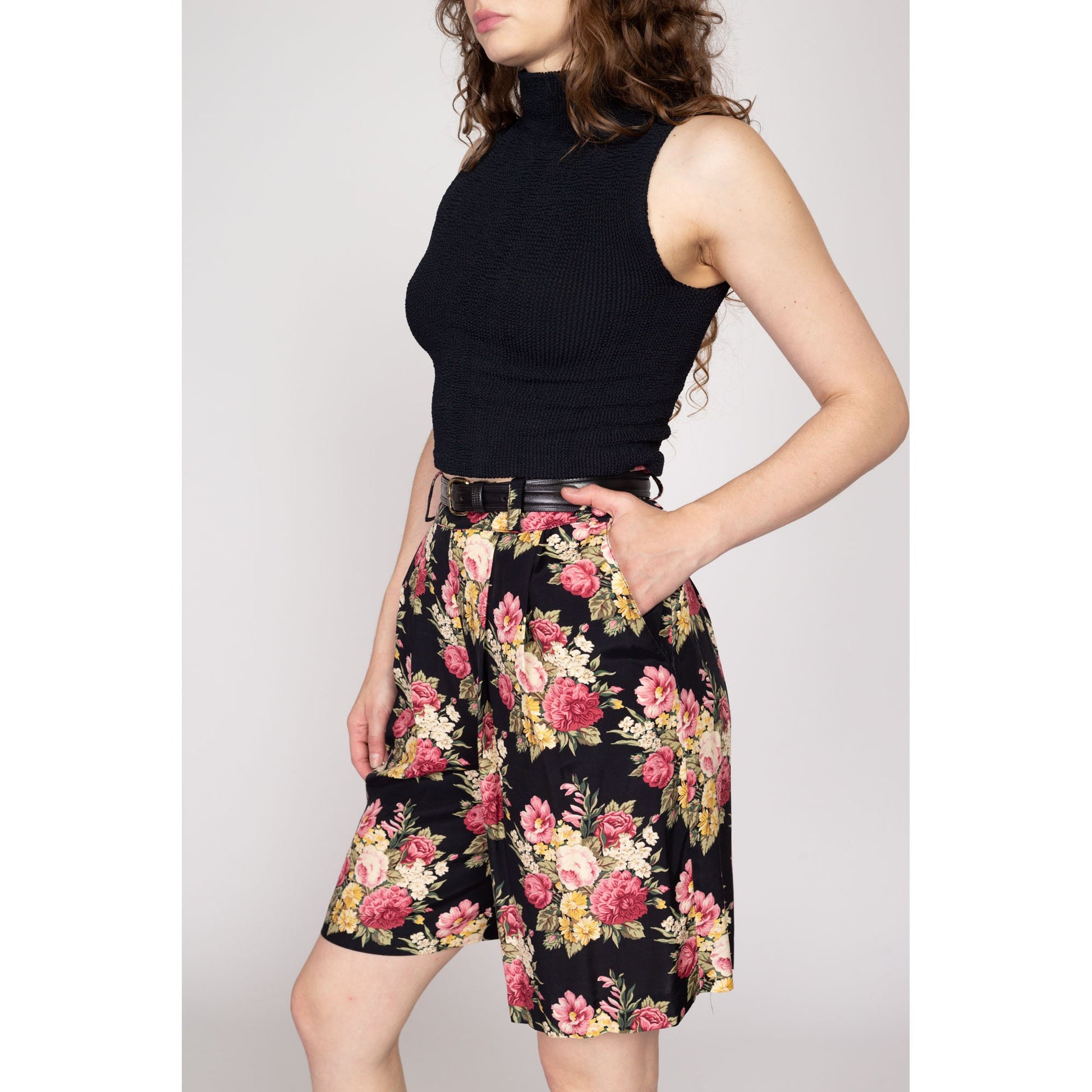Sm-Med 90s Black Floral High Waisted Shorts | Vintage Ann Taylor Rayon Pleated Casual Summer Shorts