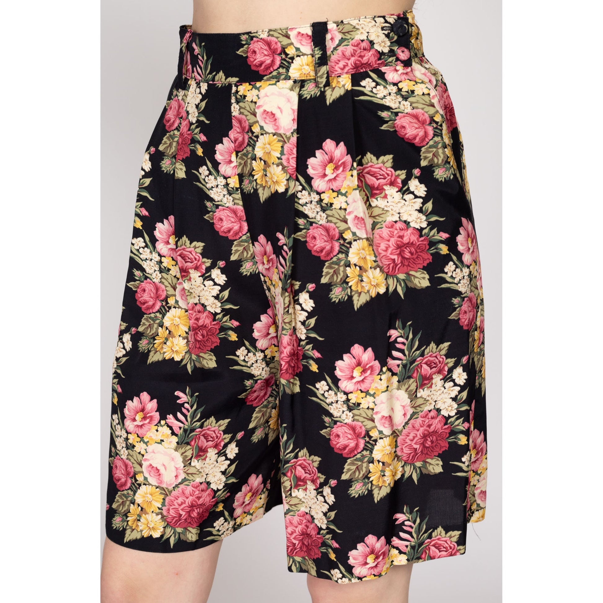 Sm-Med 90s Black Floral High Waisted Shorts | Vintage Ann Taylor Rayon Pleated Casual Summer Shorts