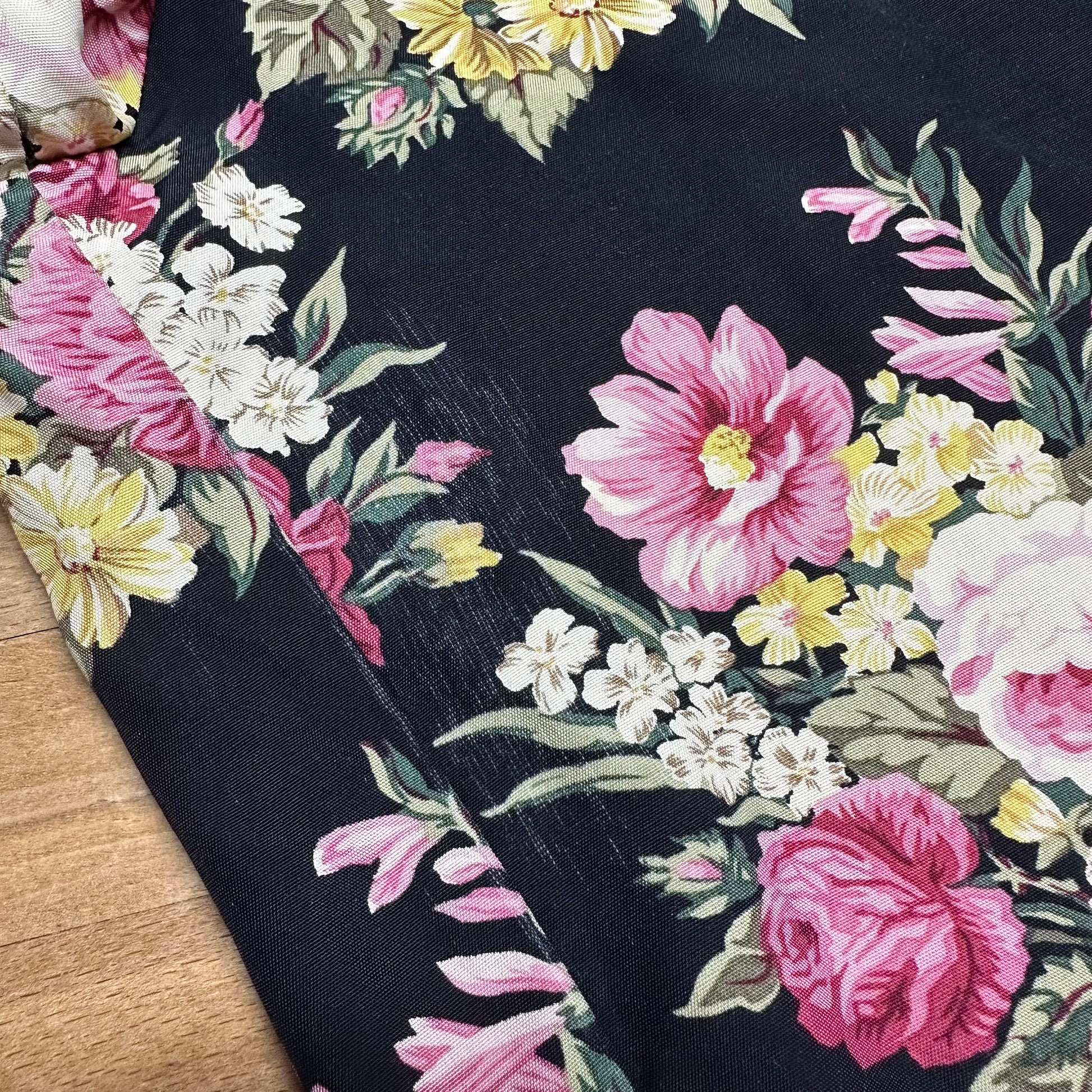 Sm-Med 90s Black Floral High Waisted Shorts | Vintage Ann Taylor Rayon Pleated Casual Summer Shorts