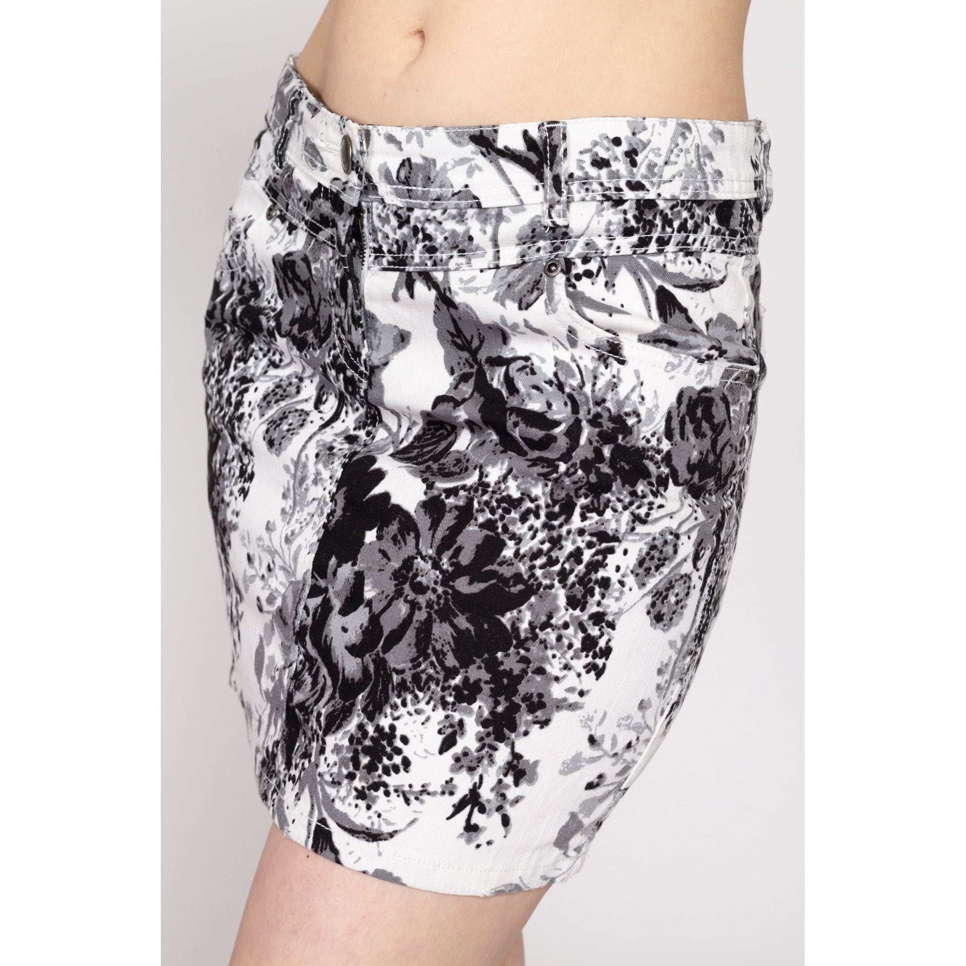 Medium Y2K Black & White Floral Denim Mini Skirt | Vintage Low Waist Stretchy Jean Skirt