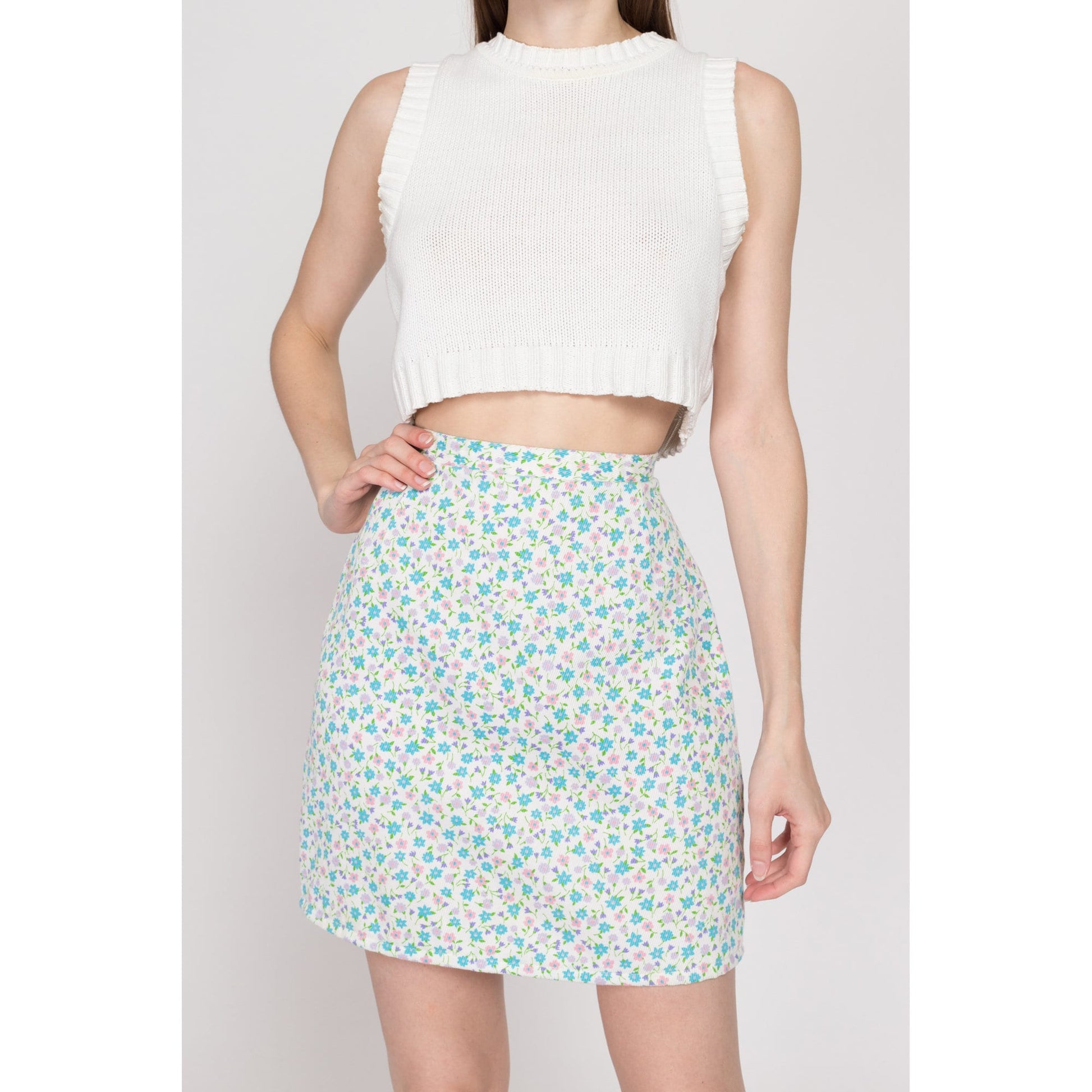 Small 60s Ditsy Floral Ribbed Mini Skirt | Vintage White Blue Pink High Waisted Boho Pencil Skirt