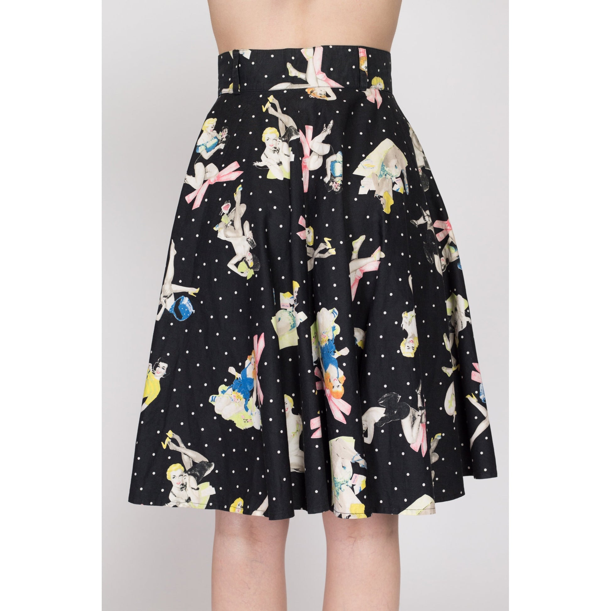 XS 90s Blumarine Pinup Girl Print Circle Skirt 25" | Vintage Designer Black Rockabilly High Waisted Knee Length Mini Skirt