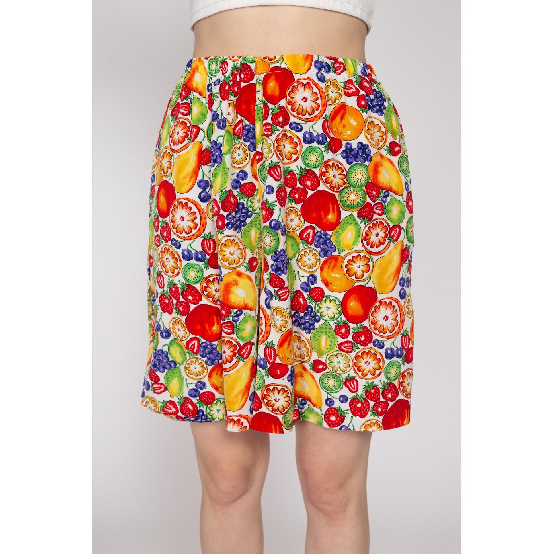 Med-Lrg 80s Fruit Print High Waisted Wide Leg Shorts | Vintage Long Inseam Pocket Mom Shorts