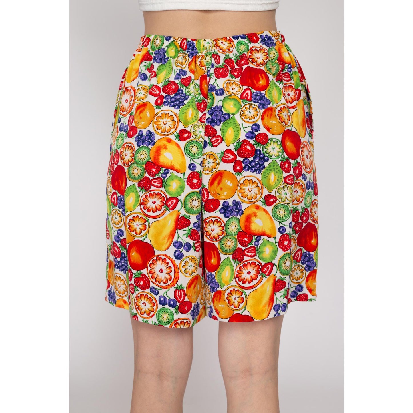 Med-Lrg 80s Fruit Print High Waisted Wide Leg Shorts | Vintage Long Inseam Pocket Mom Shorts