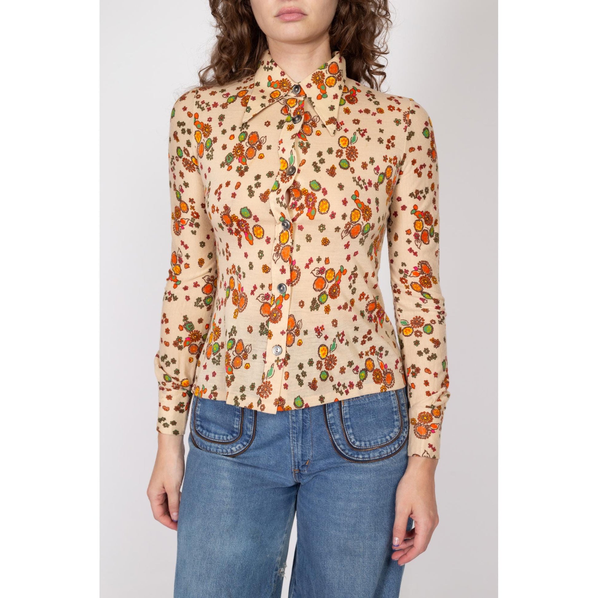 XS 70s Boho Beige Floral Dagger Collar Shirt | Vintage Button Up Long Sleeve Collared Disco Top