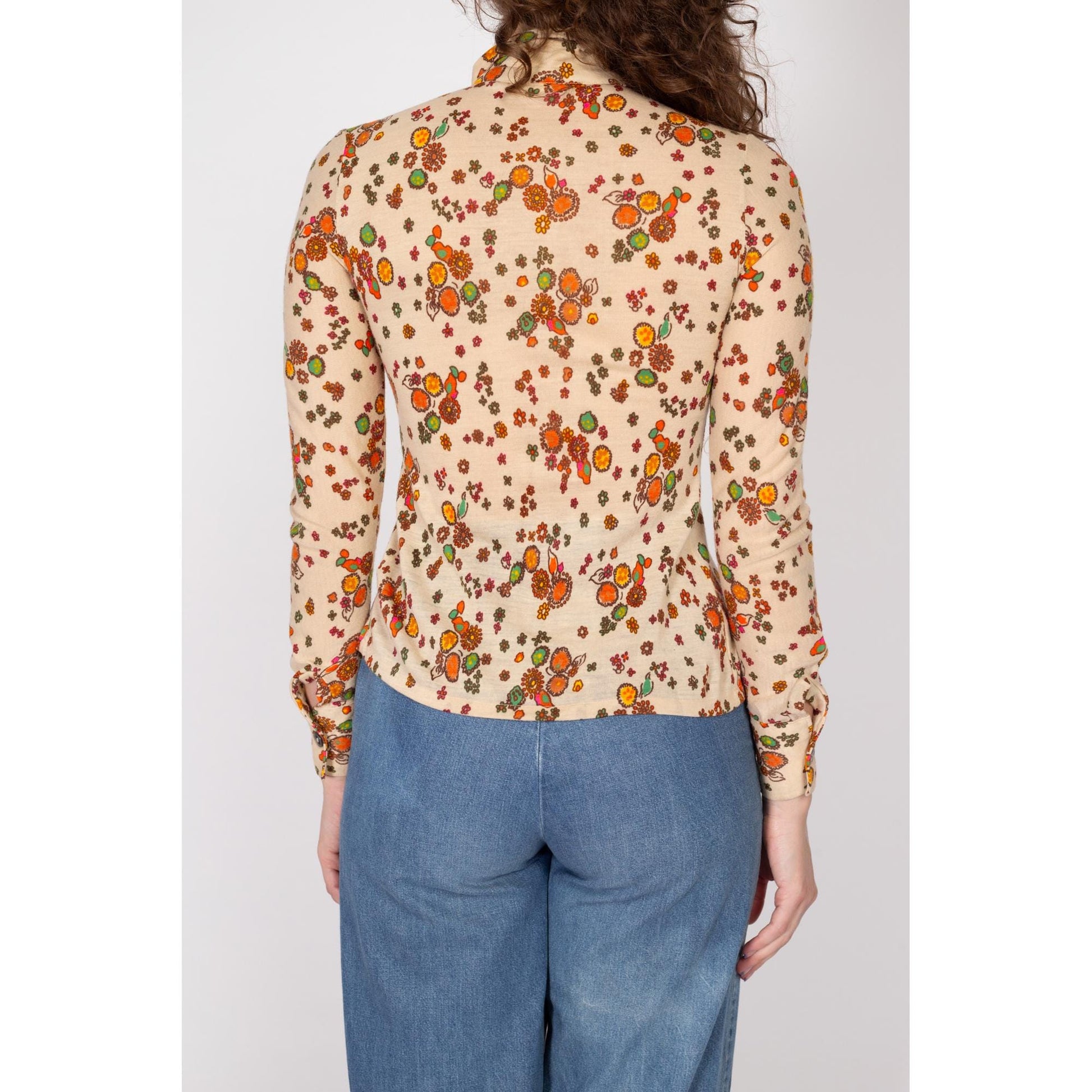XS 70s Boho Beige Floral Dagger Collar Shirt | Vintage Button Up Long Sleeve Collared Disco Top