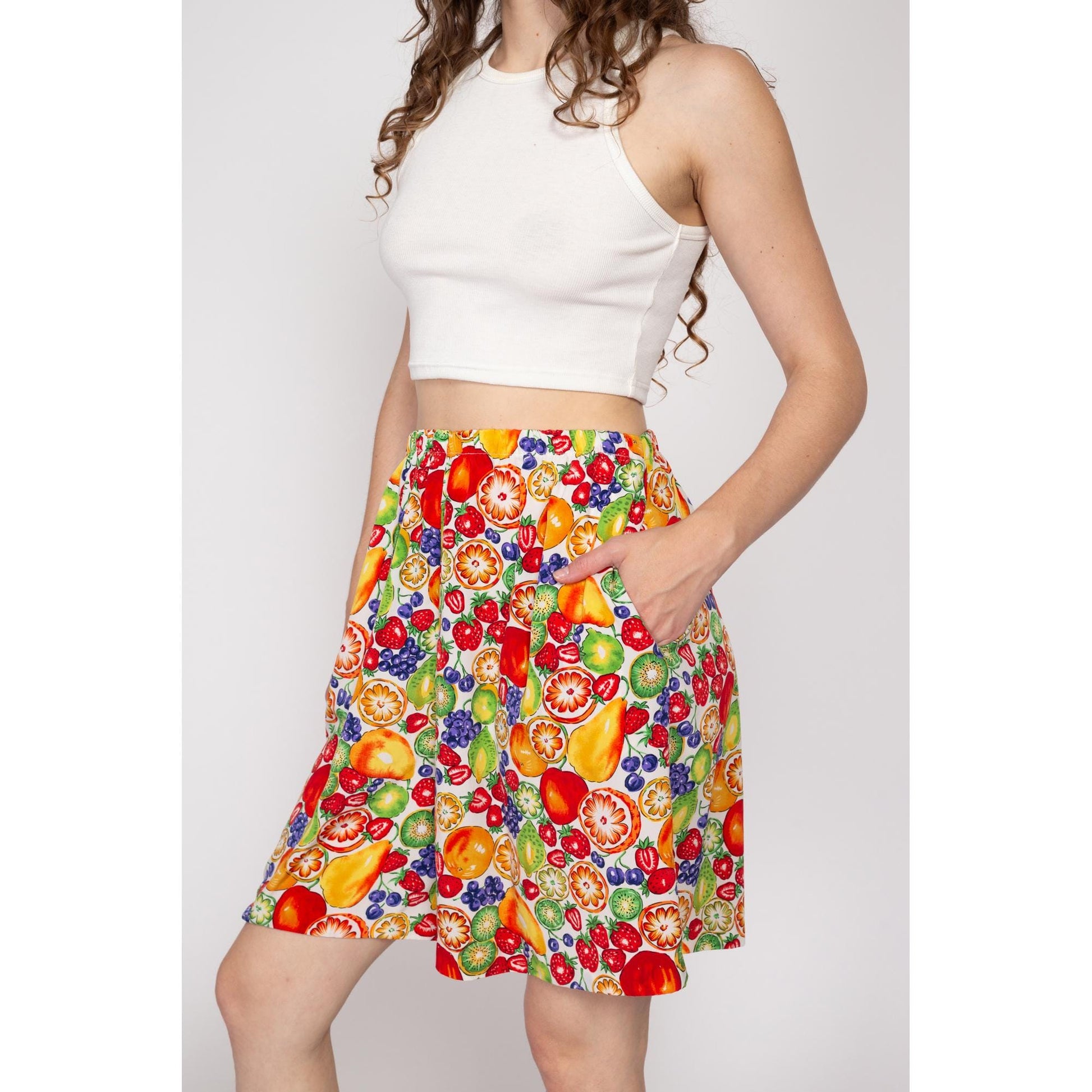 Med-Lrg 80s Fruit Print High Waisted Wide Leg Shorts | Vintage Long Inseam Pocket Mom Shorts