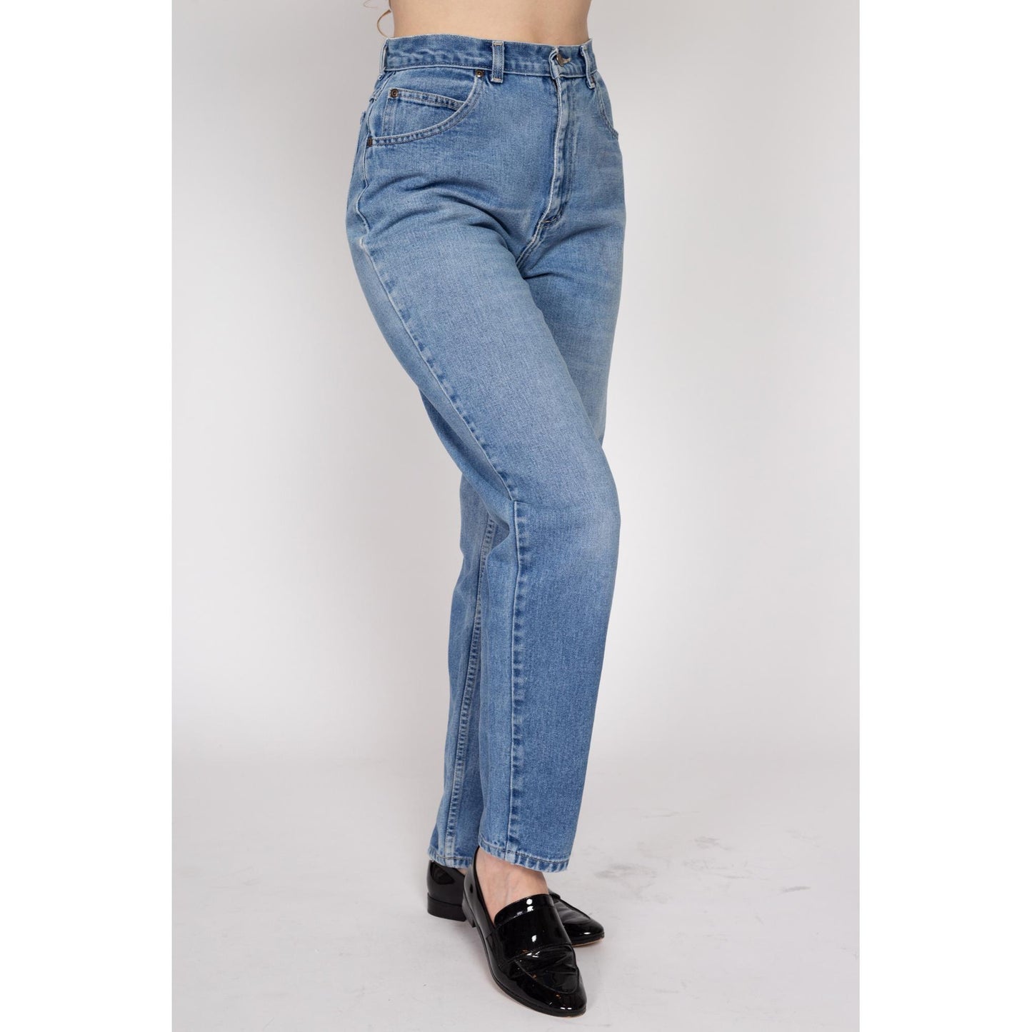 Medium 90s High Waisted Medium Wash Jeans 28" | Vintage Denim Tapered Leg Mom Jeans